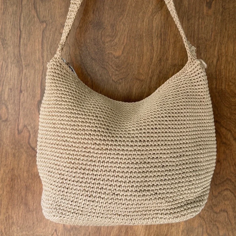 The Sak Crochet Tan Zip Hobo Shoulder Bag Purse Boho Beachy Relaxed Natural